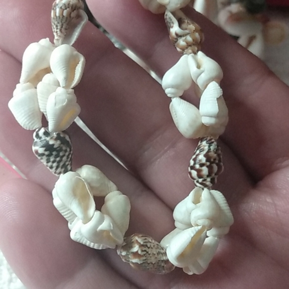 Set of 2 Shell Necklaces Hawaiian Beach Wedding Boho Wearable Seashells - Picture 2 of 5